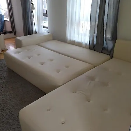 Gana Altina , Free Parking * 베오그라드