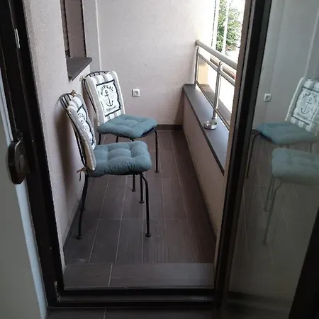 Gana Altina , Free Parking 아파트