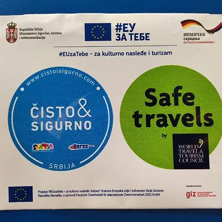 Gana Altina , Free Parking 아파트 베오그라드