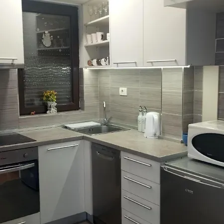 Gana Altina , Free Parking Apartment