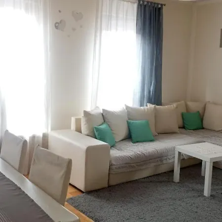 Gana Altina , Free Parking