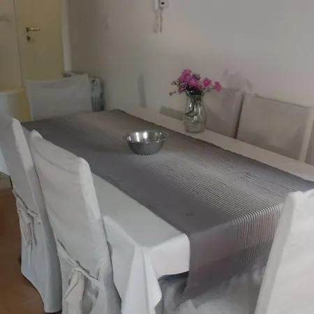 Gana Altina , Free Parking