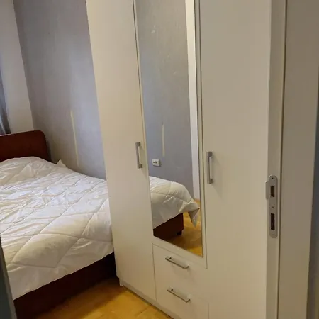 Gana Altina Lux Belgrade