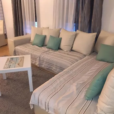 Gana Altina , Free Parking * 베오그라드