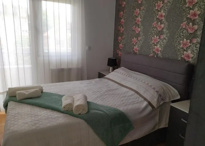 Gana Altina , Free Parking * Βελιγράδι