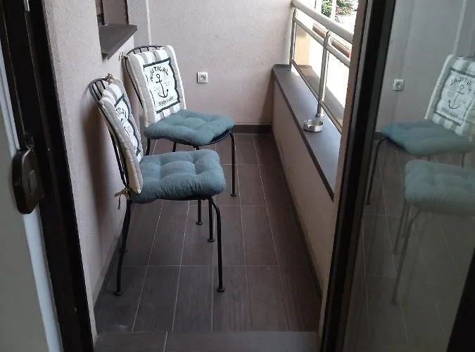 Gana Altina , Free Parking Διαμέρισμα