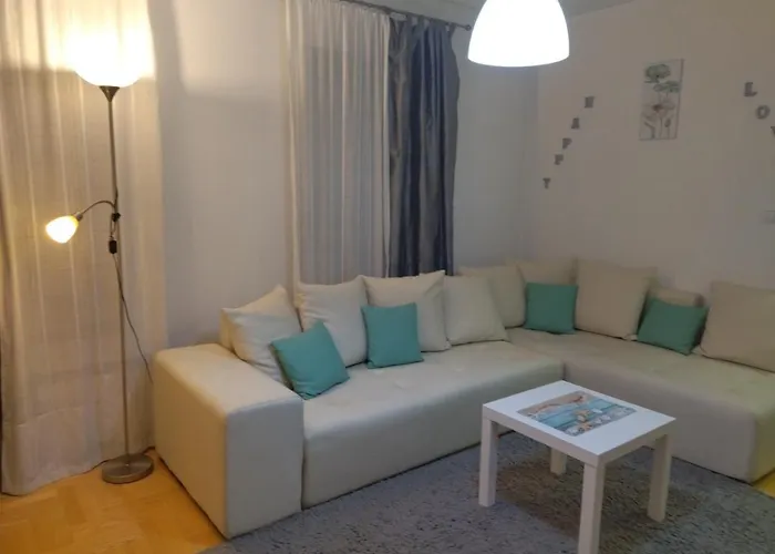 Gana Altina , Free Parking Διαμέρισμα Βελιγράδι