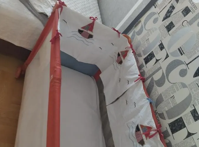 Gana Altina , Free Parking Διαμέρισμα