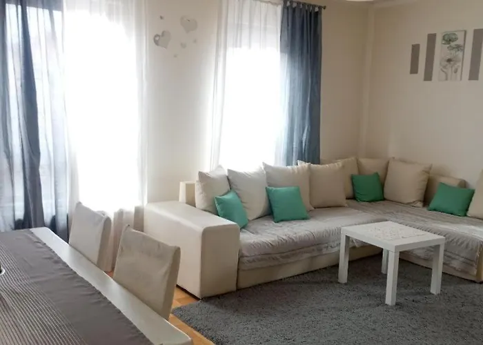 Gana Altina , Free Parking