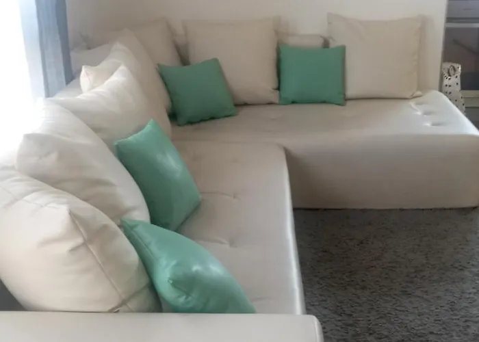 Gana Altina , Free Parking Διαμέρισμα