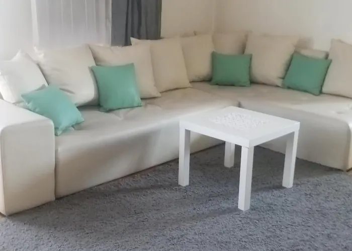 Gana Altina , Free Parking Διαμέρισμα