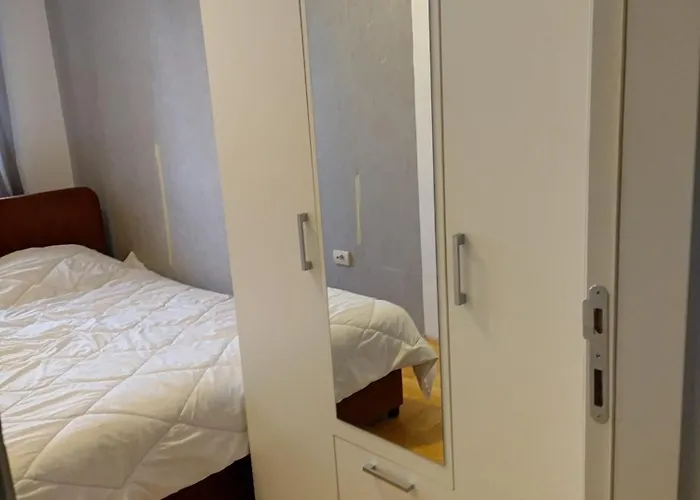 Gana Altina , Free Parking Βελιγράδι