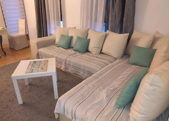 Gana Altina , Free Parking * Βελιγράδι